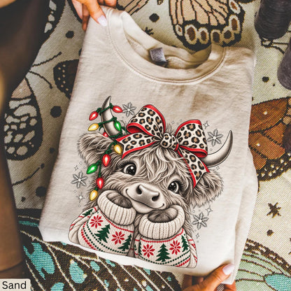 Christmas Highland Cow T-Shirt Sweatshirt Hoodie – Cute Fluffy Cow Leopard Bow Christmas Lights Holiday Graphic Apparel