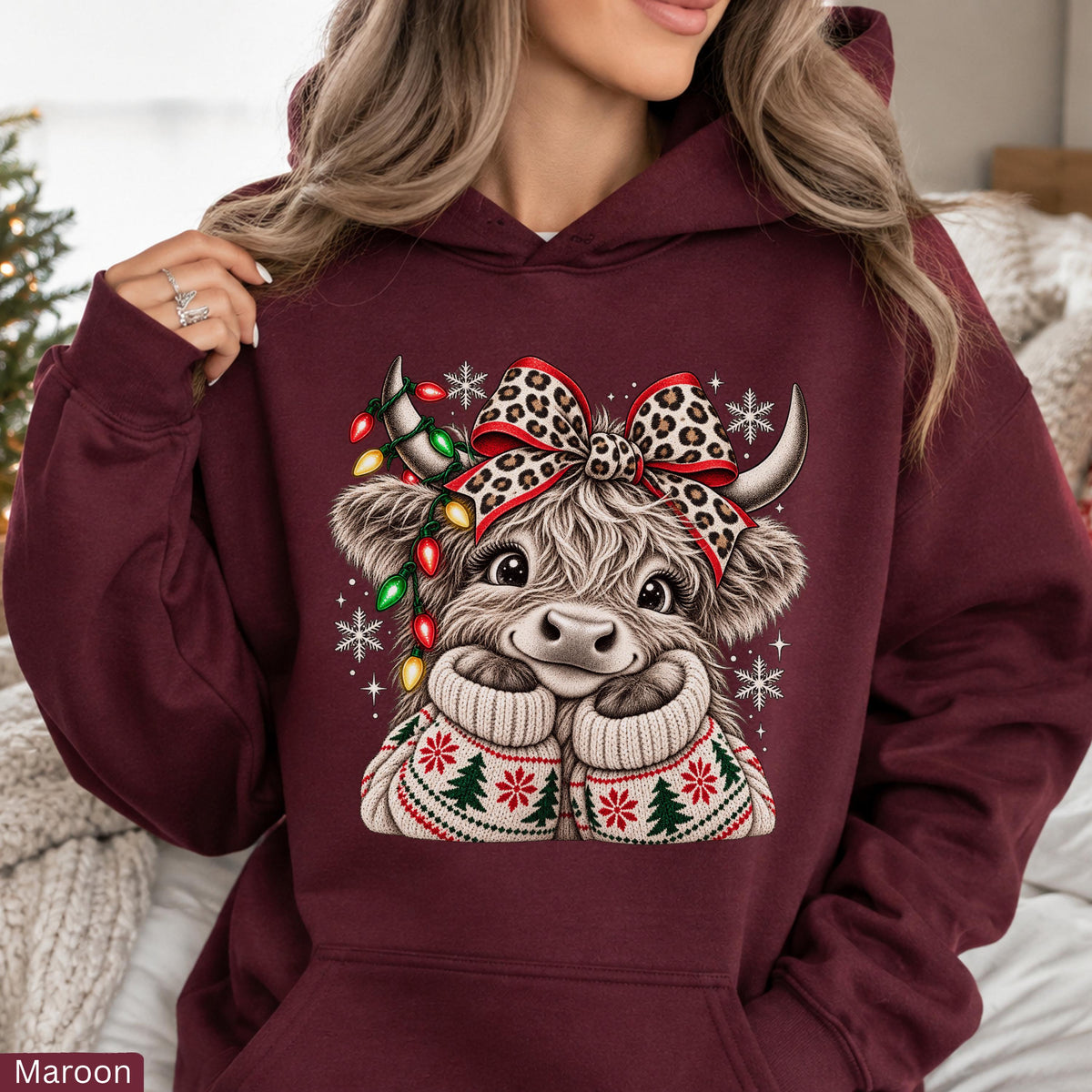 Christmas Highland Cow T-Shirt Sweatshirt Hoodie – Cute Fluffy Cow Leopard Bow Christmas Lights Holiday Graphic Apparel