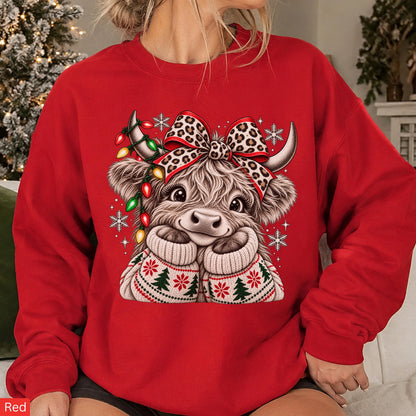 Christmas Highland Cow T-Shirt Sweatshirt Hoodie – Cute Fluffy Cow Leopard Bow Christmas Lights Holiday Graphic Apparel